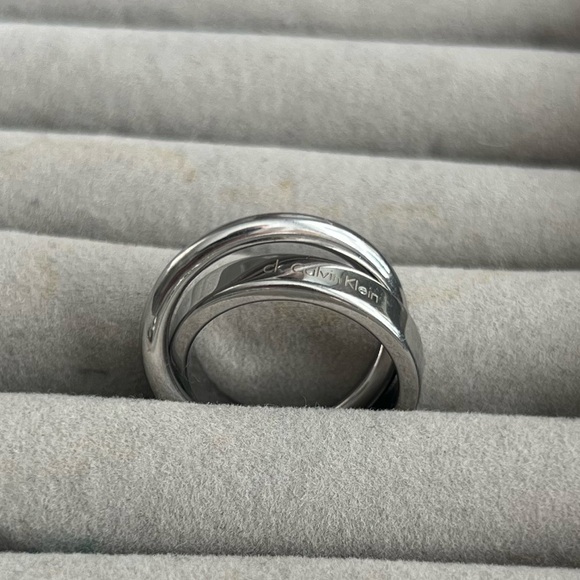 Calvin Klein intertwined ring - Picture 1 of 6